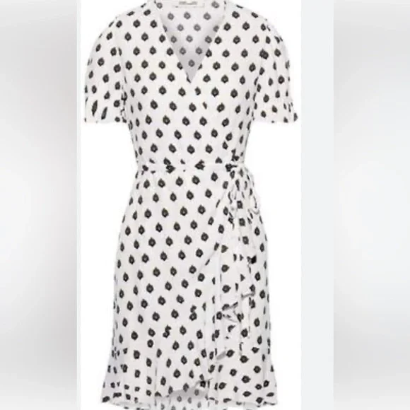 Diane Von Furstenberg Emilia Wrap Dress
Print Crepe 10 - Picture 2 of 3